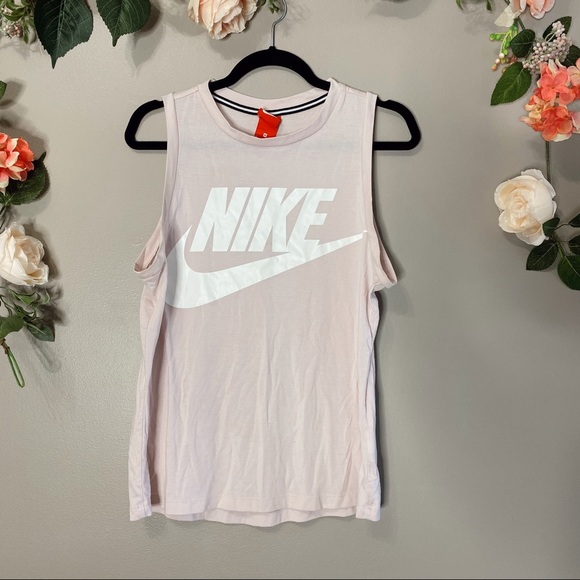 Nike Tops - Nike pink graphic workout tank M